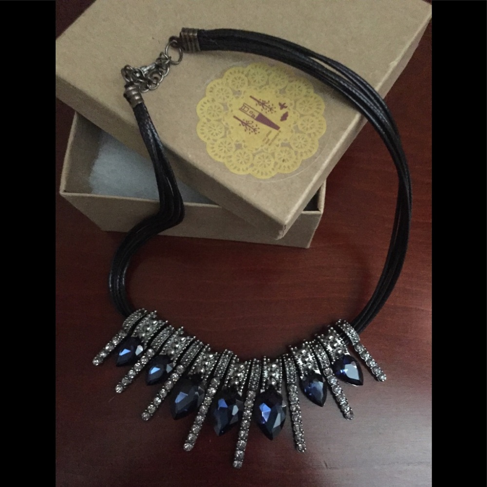 BEAUTIFUL STATEMENT SAPPHIRE AND DIAMOND NECKLACE!